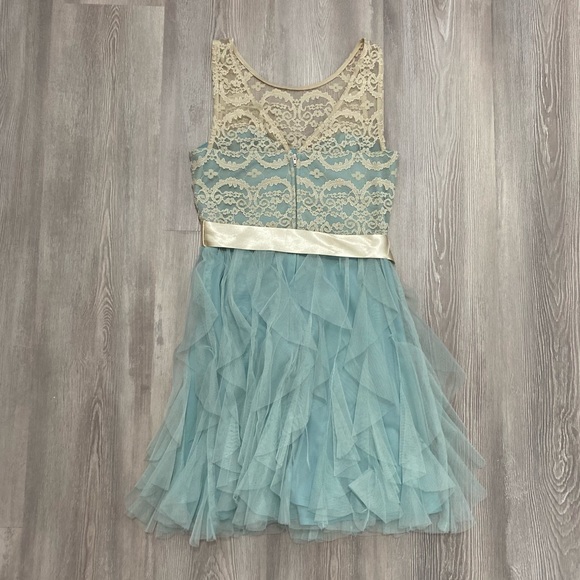 Le chateau small formal antique blue lace dress - Picture 5 of 9